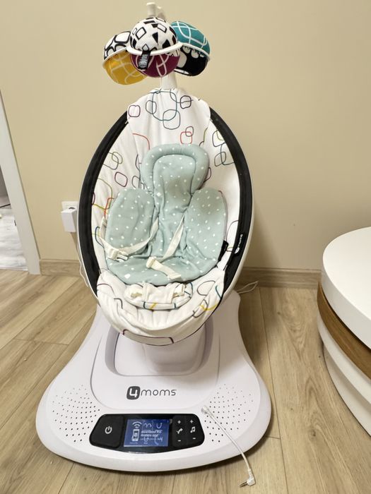 Електрическа бебешка люлка mamaRoo 4.0