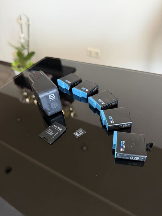 GoPro Hero8 black+5 baterii si card de 32GB