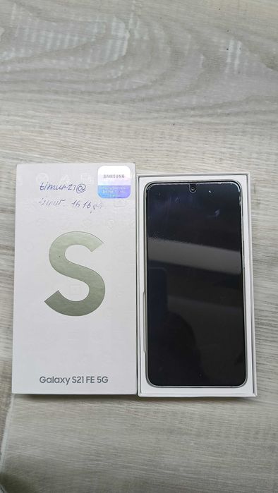 Продается телефон  S21