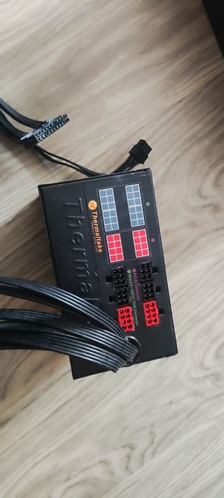 Sursa  PC Thermaltake SMART M650W semi-modular