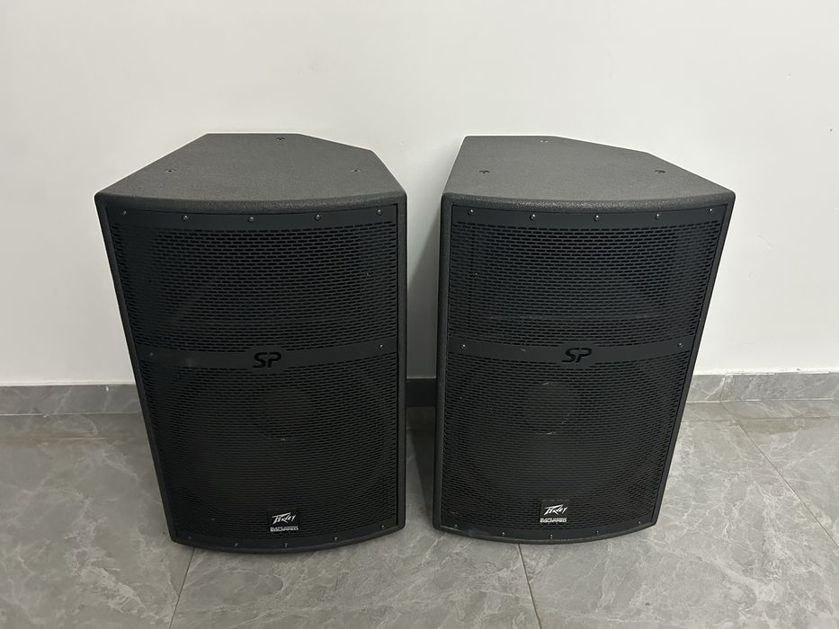 Продам колонки peavey sp2p