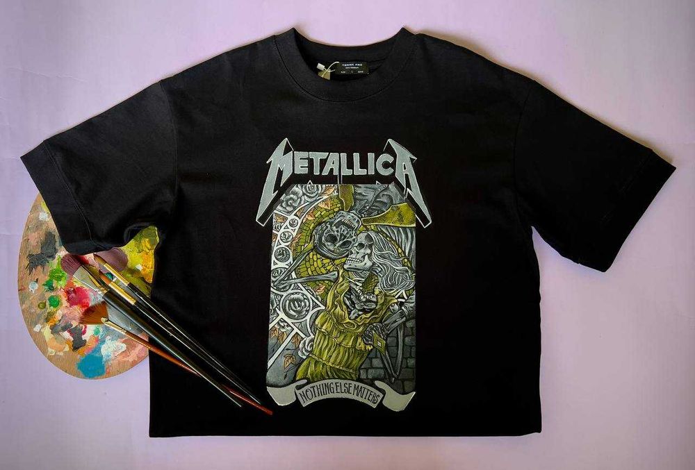 Рисунок на одежде. Художественная роспись одежды. Кастом. Художник.