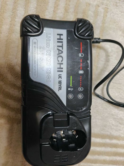 Vând încarcător acumulatori Hitachi UC18YRL 18V 3,5A bormasina, in stare foarte buna