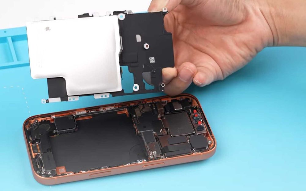 Ремонт iPhone/iPad/Macbook