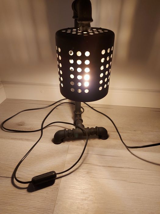 Veioza steampunk, stil industrial