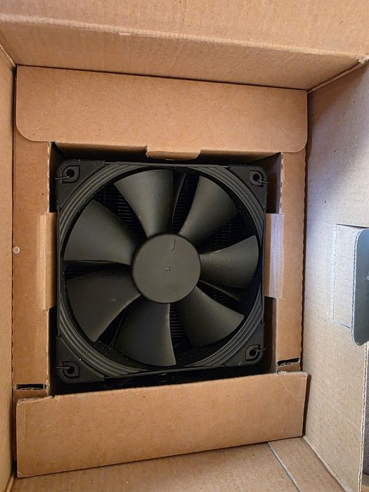 Vând cooler procesor Noctua NH-U12S