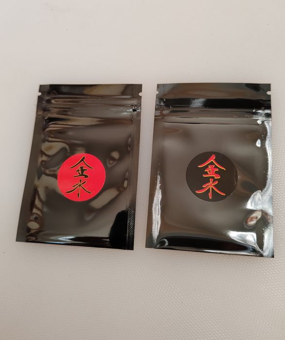 Чёрные зип-лок пакетики.