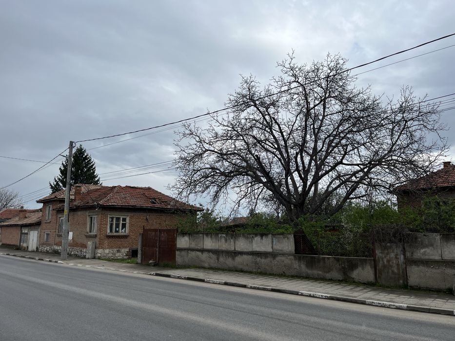 Продават се два съседни имота на главен път – с. Стряма