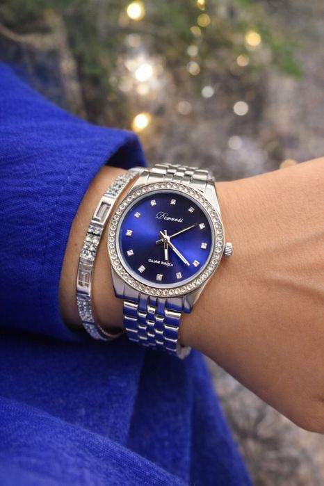 Дамски часовник с камъни