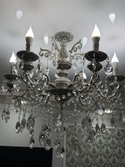 Продам люстру  в отличном состоянии