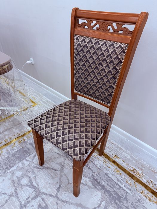 Продаю стулья для гостинной