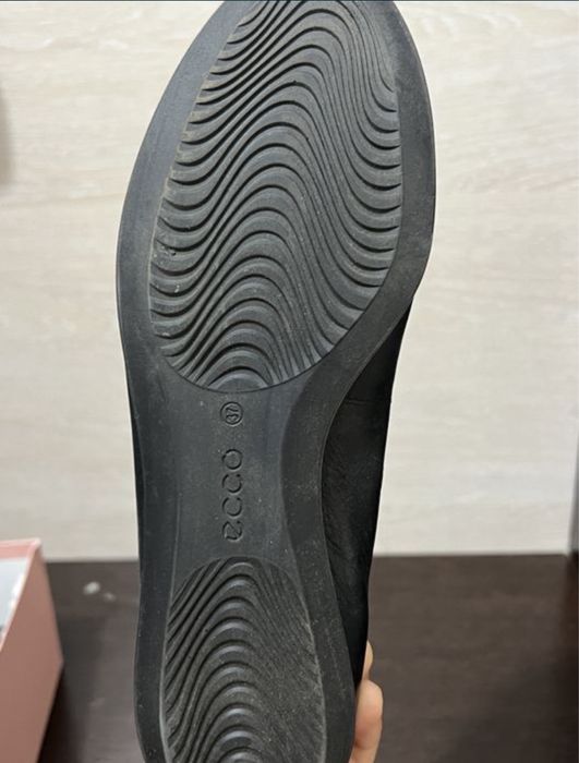 Продам кожаные туфли ecco