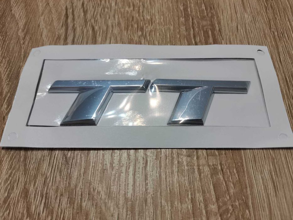 сребристи емблеми надписи Ауди ТТ нов модел