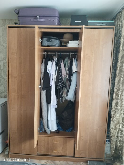 Продам шкаф плательный