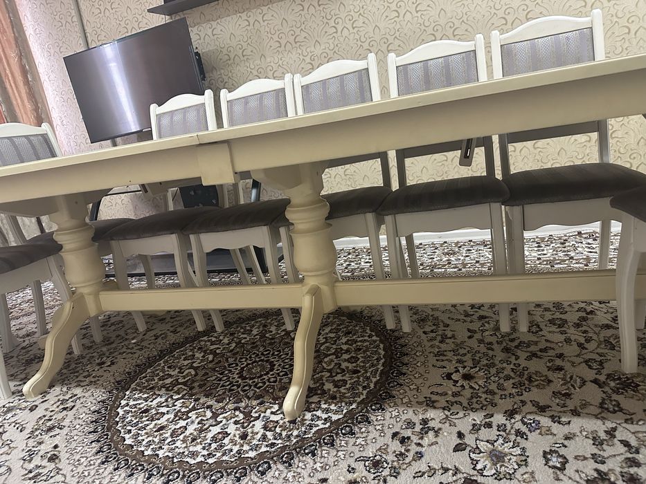 Стол и стулья 12 штук