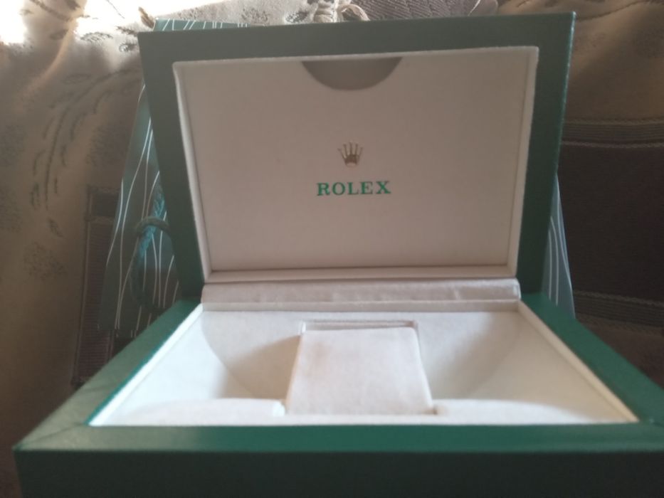 Продам  бокс для наручных часов ролекс, омега