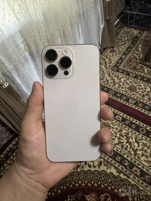 iPhone 16 pro max gold titanun