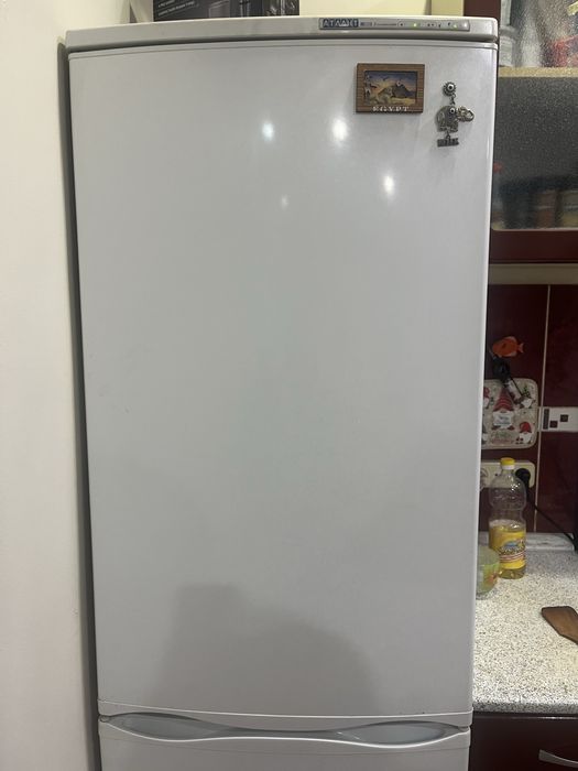 Продаю холодильник  Атлант.