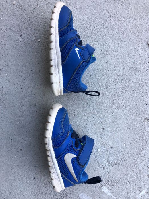 Маратонки Nike 19 -20 номер и черните 21 номер