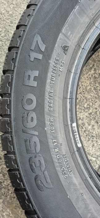 4 anvelope iarna ca noi Continental 235/60/17.Pretul este pe bucata