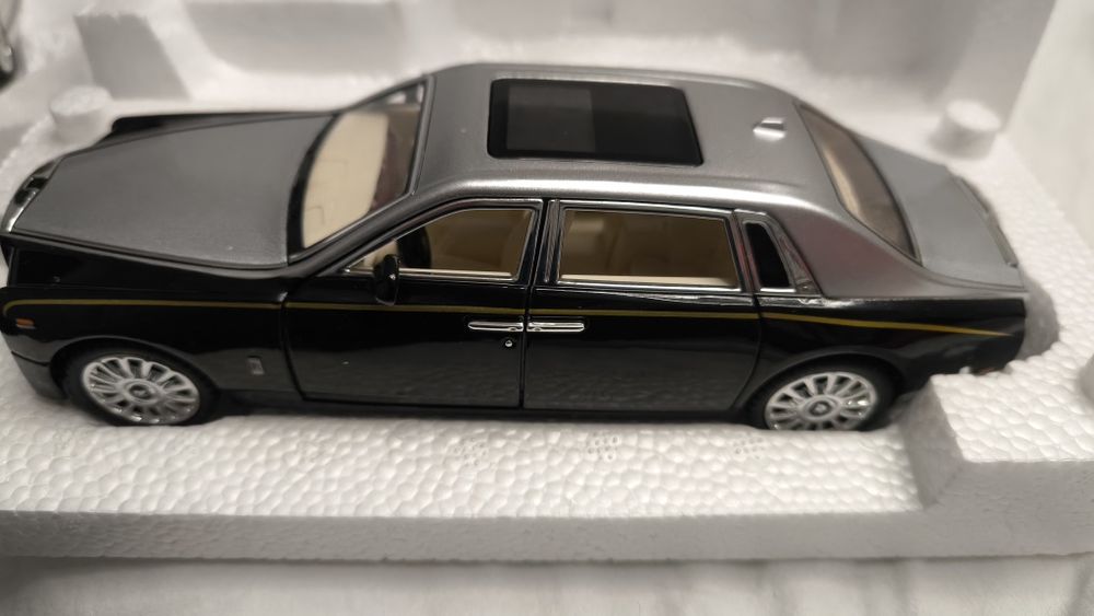 Macheta jucarie auto Rolls Royce Phantom, metalica, scara 1:24