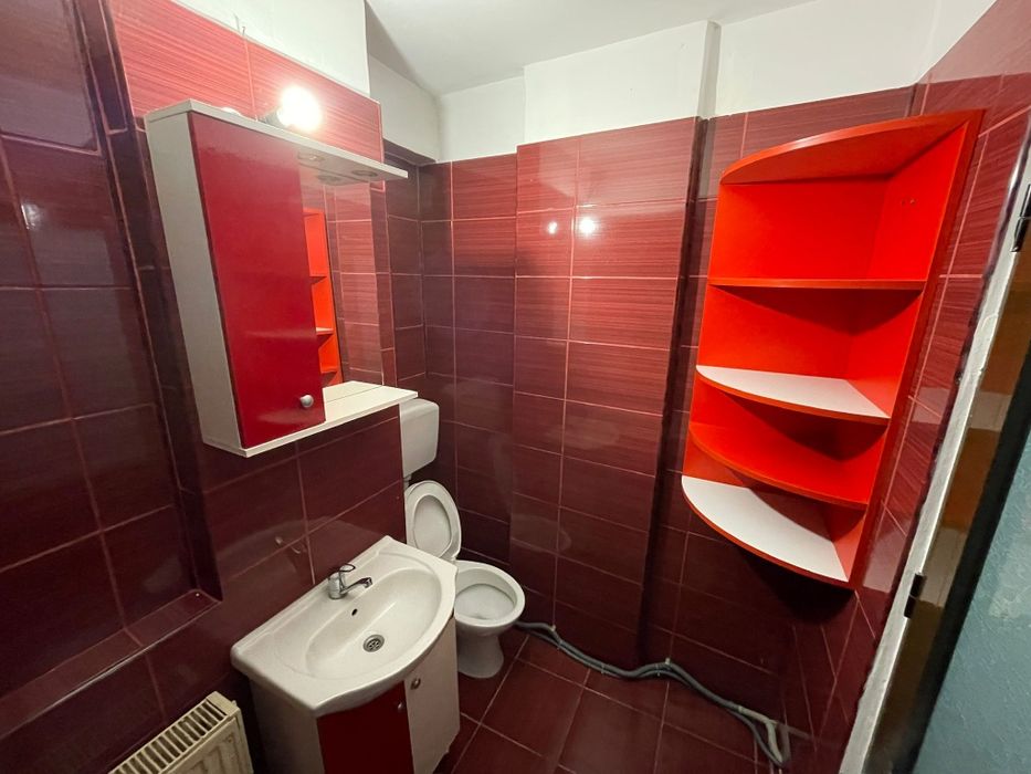 Închiriez apartament cu doua camere