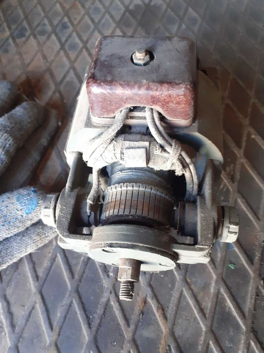 Продам двигатель универсальный