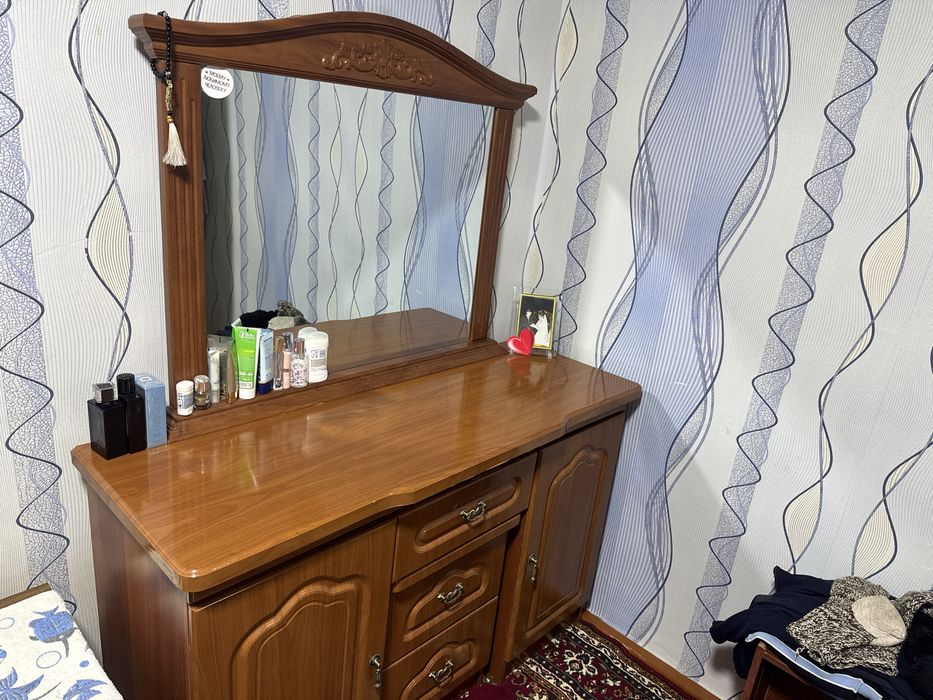 Спальный гарнитур комплект шкафи билан сотилади 2 млн сум