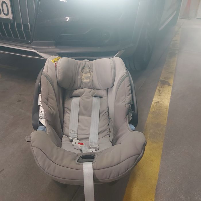 Продавам столче за кола/седалка/кошница Cybex Aton 5