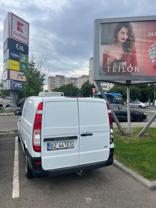 Vand mercedes vito autoutilitara cu frig