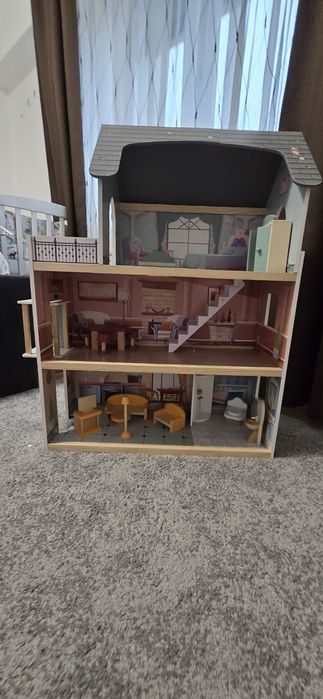 Casuta de papusi cu mobilier din lemn