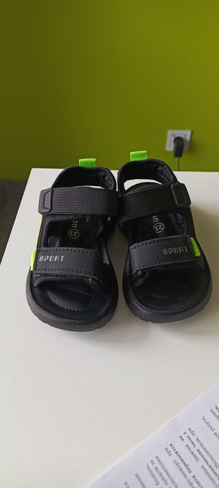 Продам сандали 23