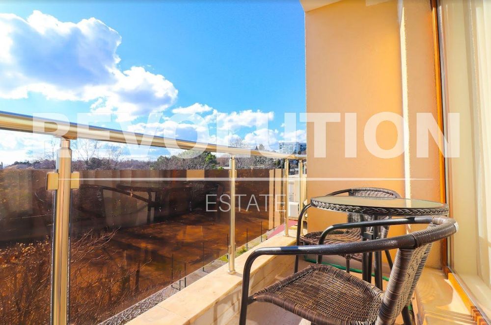 Двустаен апартамент в района на м-т Константин и Елена!