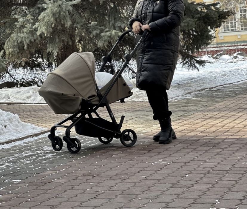 Продам коляску Anex air z