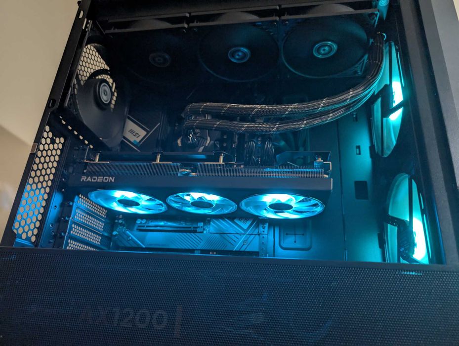 PC Gaming / Editare / Workstation i7-13700F, RX7800XT 64 RAM 1TB SSD