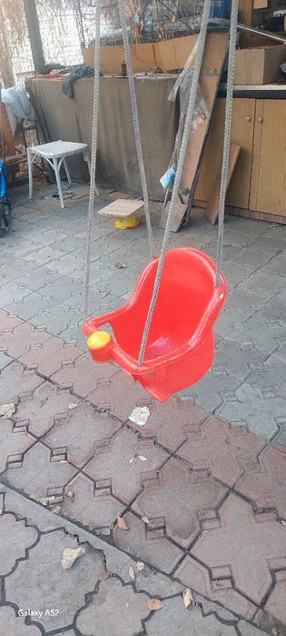 Детская качеля с креплениями