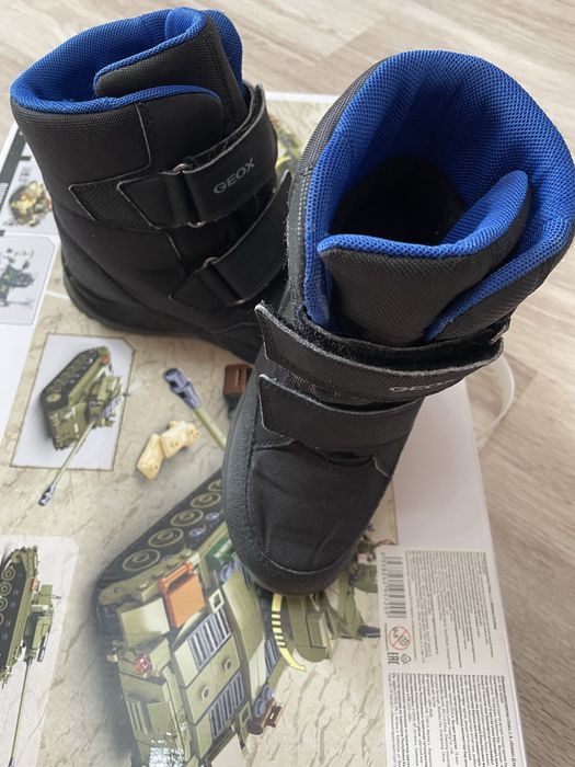 Продам сапоги зимние на мальчика Geox оригинал
