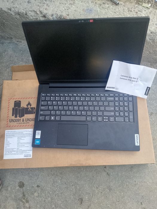 Ноутбук LENOVO .