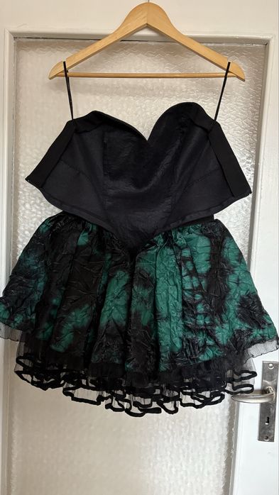 Официална къса рокля в зелено и черно