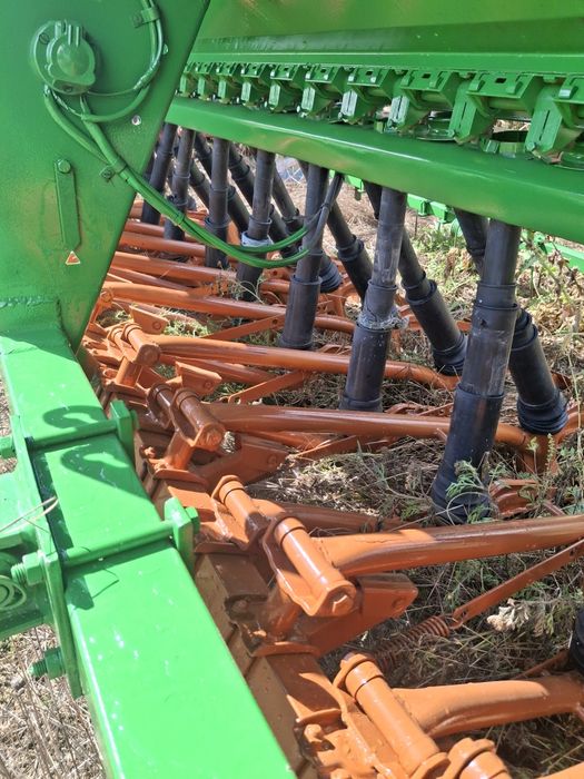Vând semanatoare de  paioase amazone d7 de 3 metri