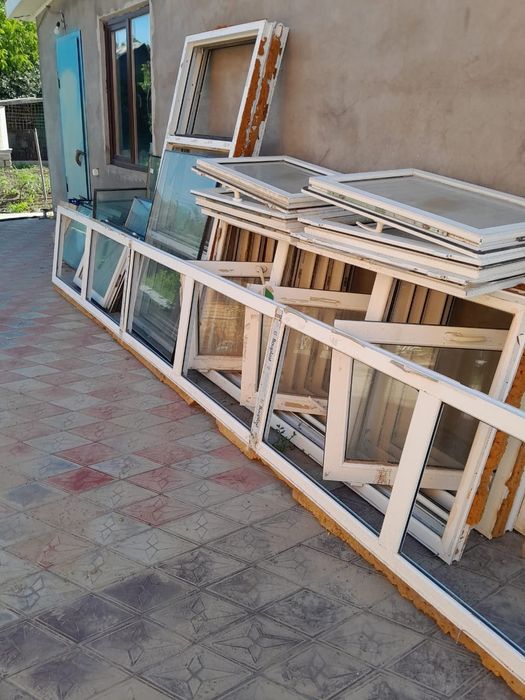 В продаже  стеклопакеты