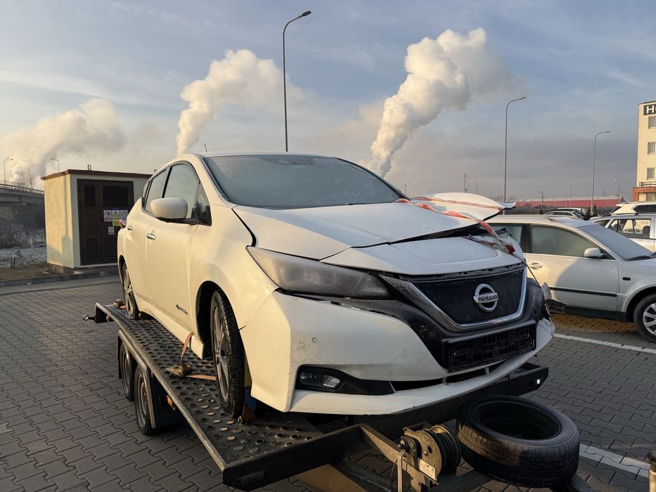 Nissan leaf 2020 electric avariat