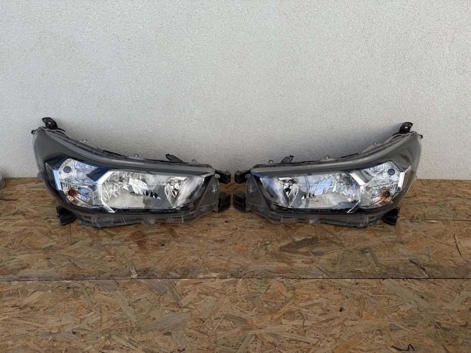 SET Far stanga dreapta toyota Hilux 2020-2023 Facelift Halogen Origine