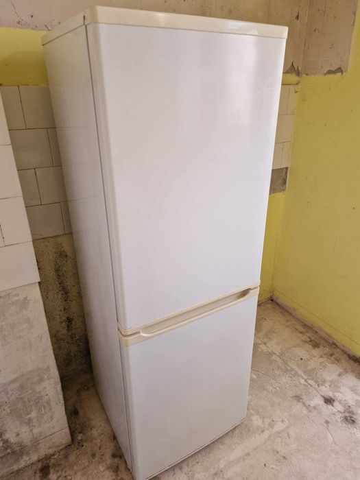 Хладилник с фризер