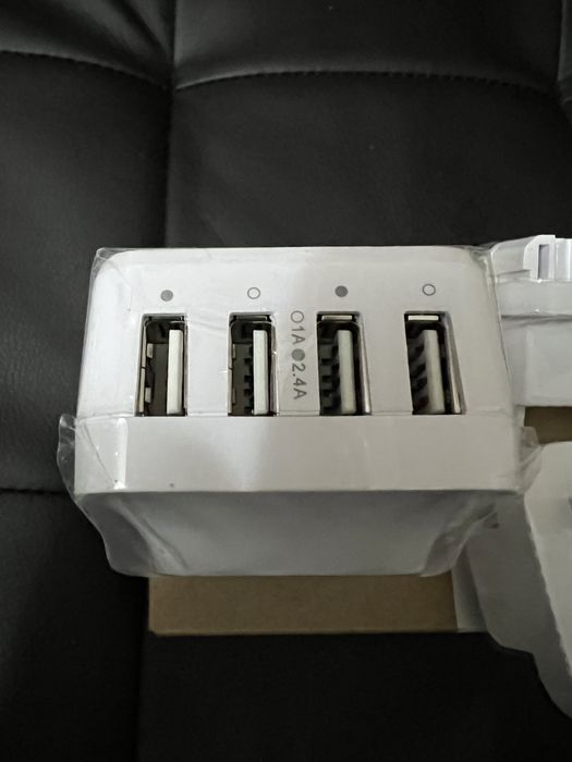Зарядно 4 port usb charger adaptor .Ново