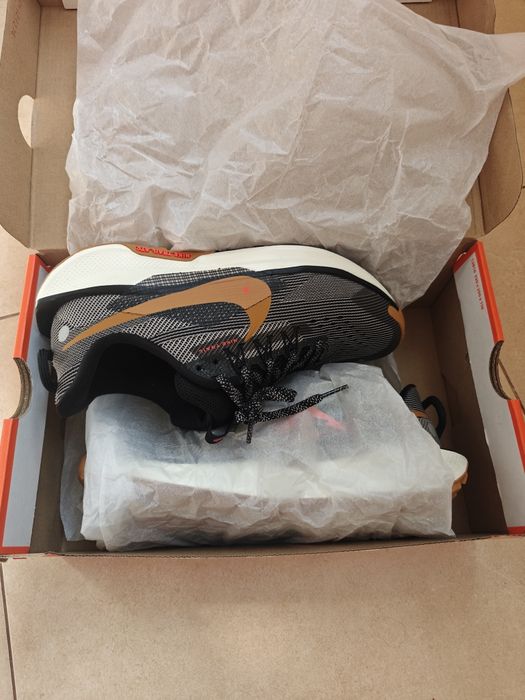 Nike НОВИ 38.5н маратонки