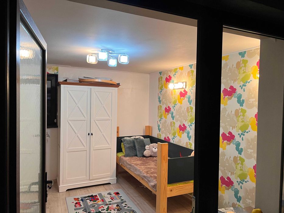 Inchiriez camera la casa