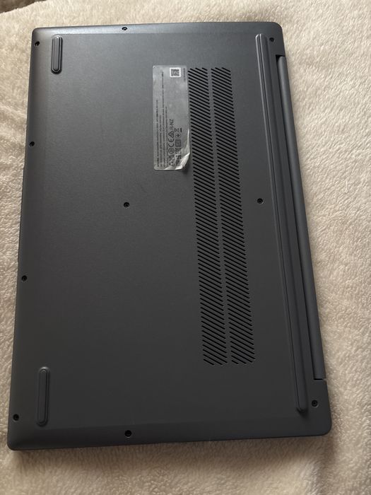 Lenovo IdeaPad Slim 3 aproape nou