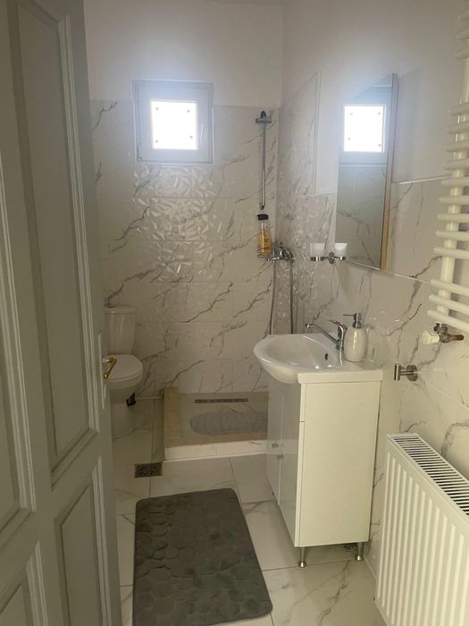 Inchiriez apartament