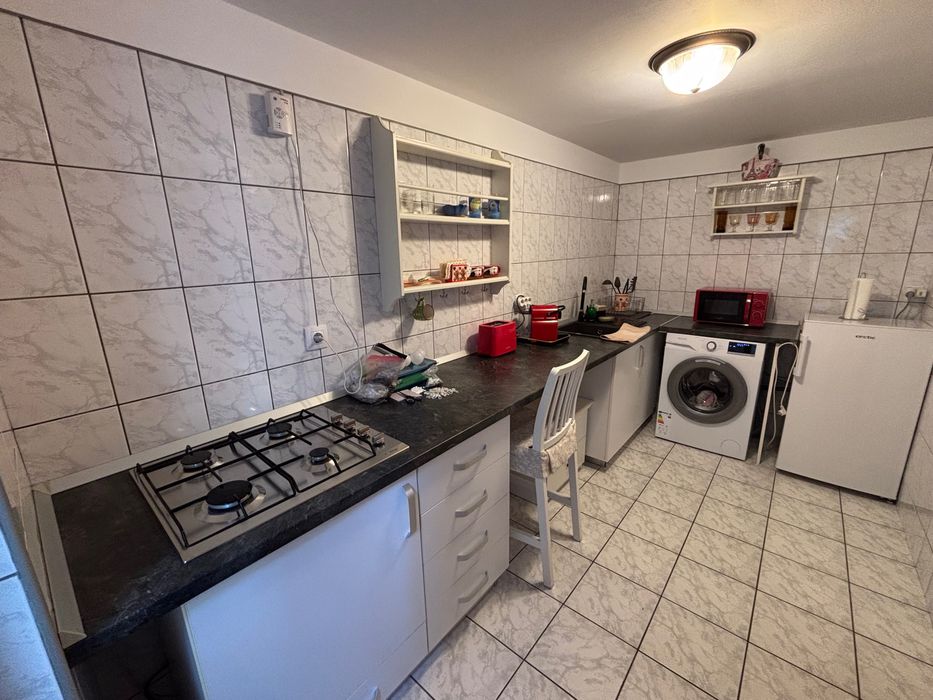 Inchiriere garsoniera zona Decebal la curte
